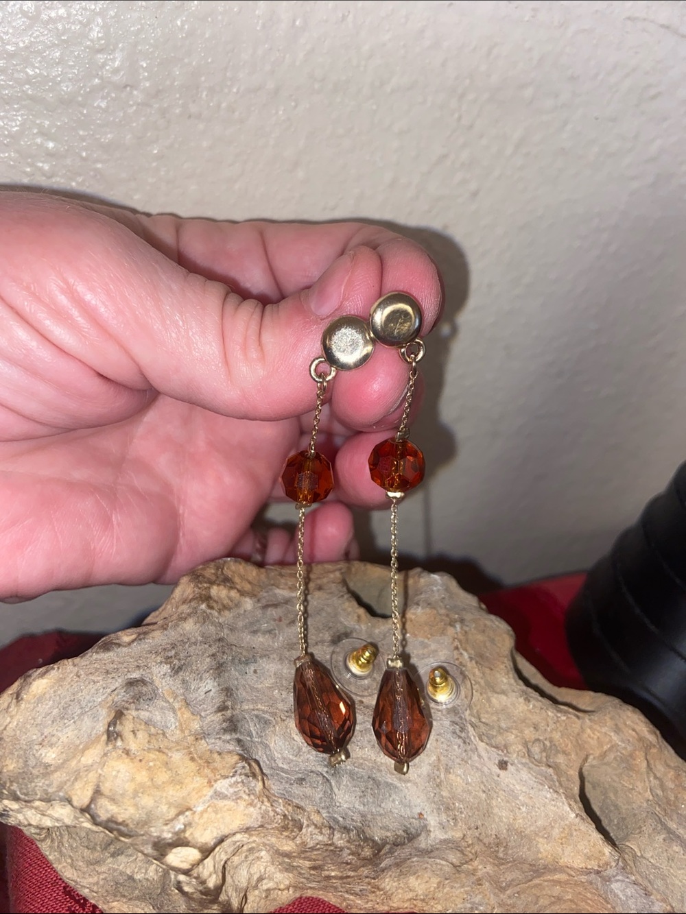 Vintage 80s Gold-Tone Faceted Amber Glass Drop Dangle Stud Earrings